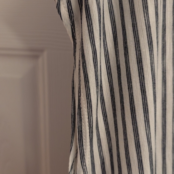 Max Studio Black and White Tie Front Blouse - Picture 4 of 5